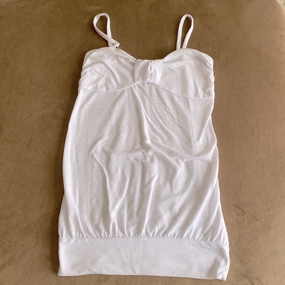 White tank with crunch